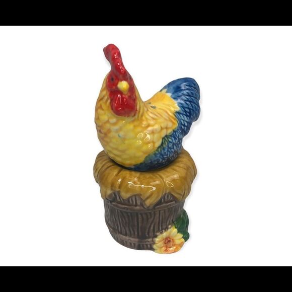 Chicken on nest salt and pepper shakers by Cracker Barrel - Picture 1 of 3